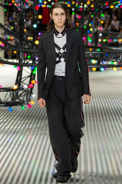 Look 13